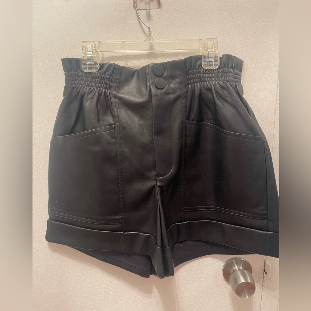 New women’s Q2 Faux Black Faux Leather Shorts With High Waist & Pockets Size S